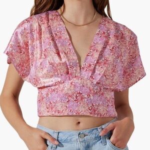 ASTR The Label NWT Flutter Sleeve Tie Back Floral Satin Crop Top